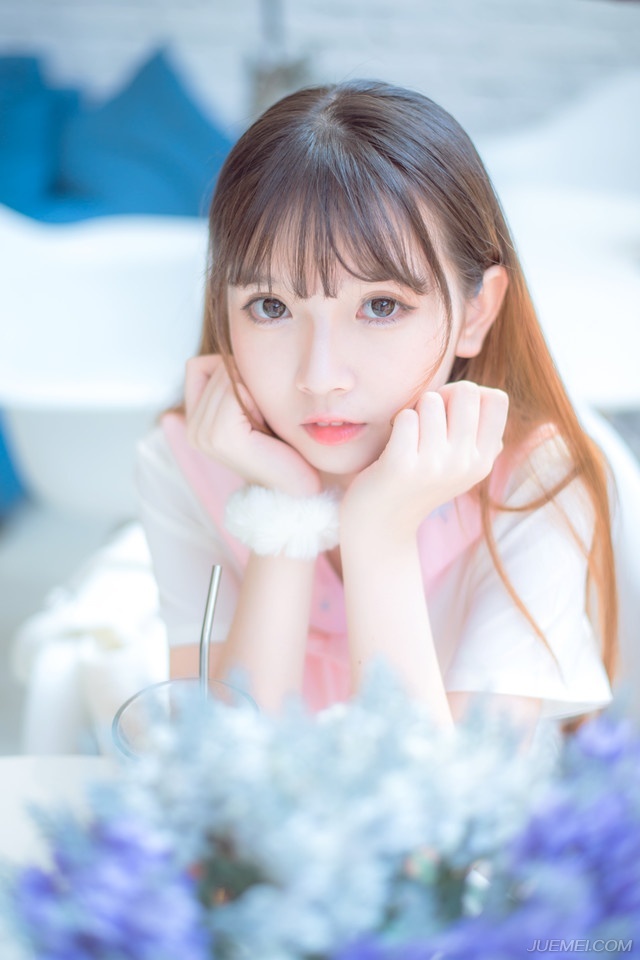 “嗯。”关羽点点头，作为冲锋在第一线的人，他比刘备更清楚那帮西域胡兵的疯狂，想到不久前，直接从城墙上跳下来把身体当做武器来砸人的西域胡兵，哪怕是关羽都感觉有些心寒。